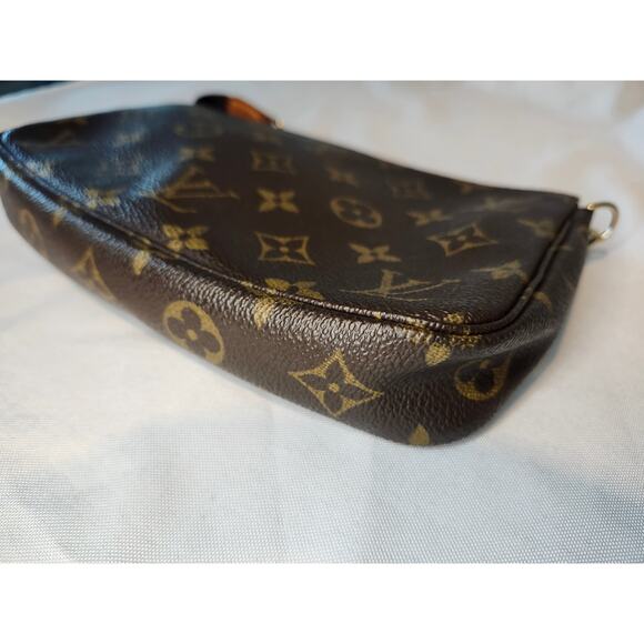 Louis Vuitton Pochette Accessoires Monogram LV Shoulder Bag Vintage Y2K Style - Picture 7 of 15